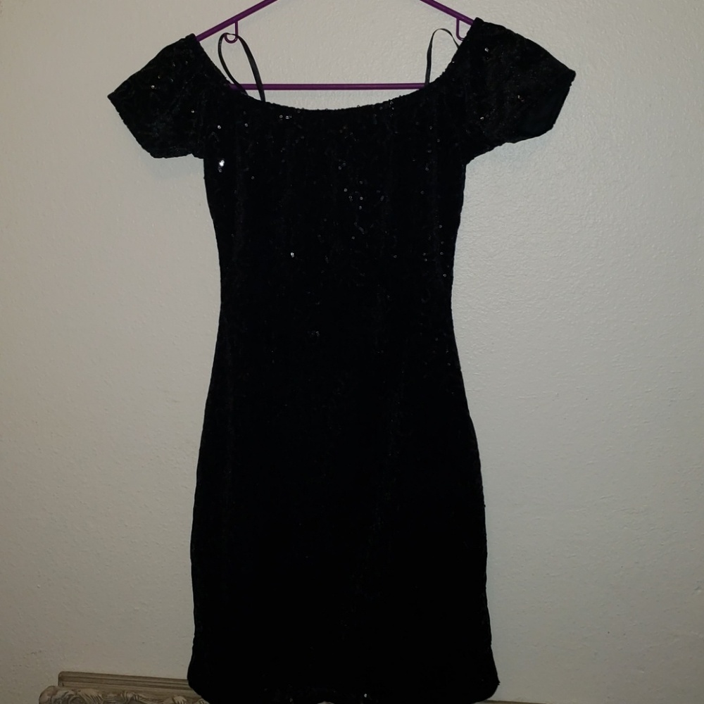 MotelRocks off the shoulder mini